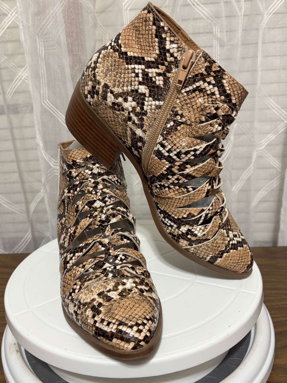 QUPID Size 8 Faux Snakeskin Perforated Ankle Side Zip Boots